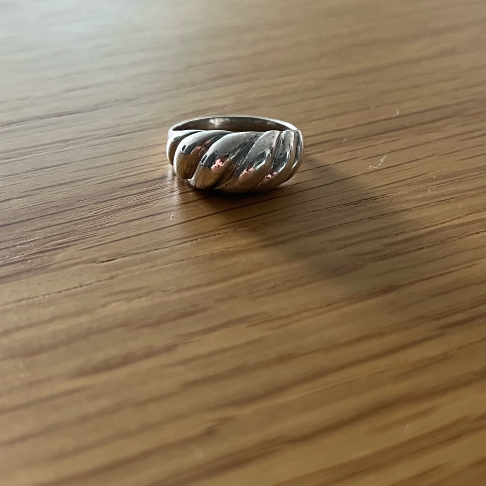 Mejuri Croissant Dôme Ring